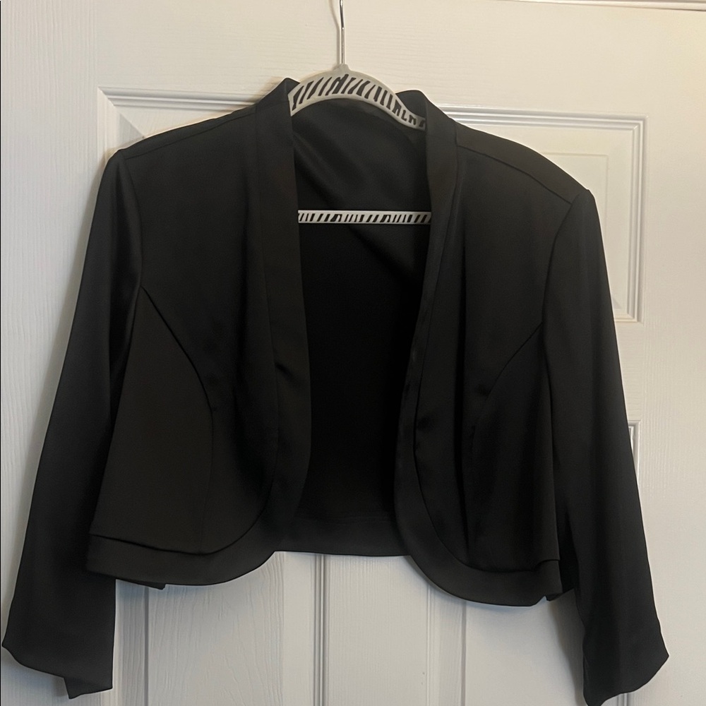 I.N. Studio Black Satin Cropped Women's Blazer